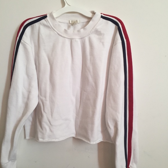 Forever 21 Sweaters - Forever 21 cropped crew neck
